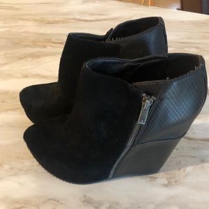 Aldo suede wedge booties. Size 7!